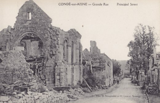 Carte postale ancienne éditée par B. Nougarède et H. Lestrat à Soissons :CONDE-sur-AISNE - Grande Rue